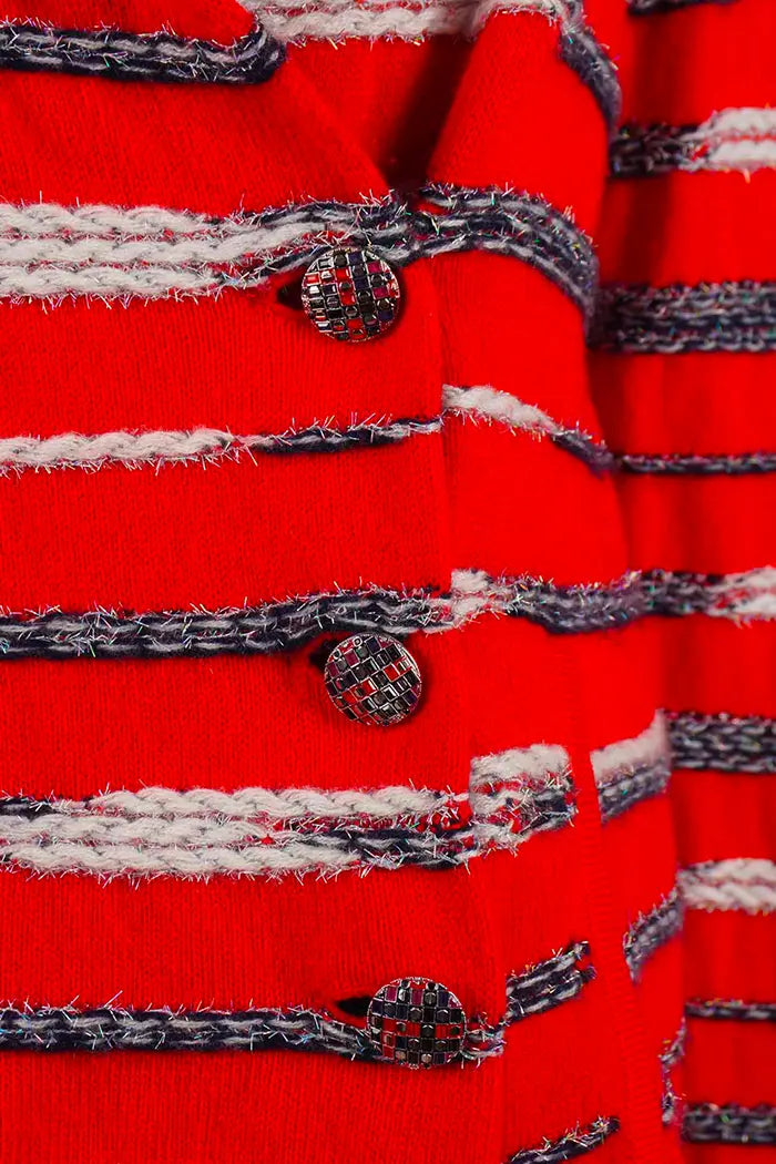 Zweifarbige Jacke von Chanel, gebrauchter Artikel, Zoom auf die Knöpfe