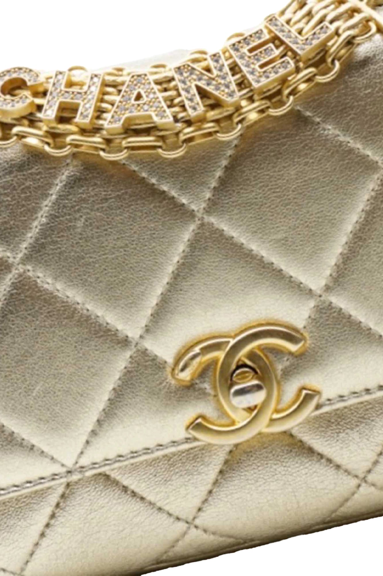 Close-up of closure CC Chanel and golden chain detail "CHANEL", Ref. 1000038. Preloved Reench.