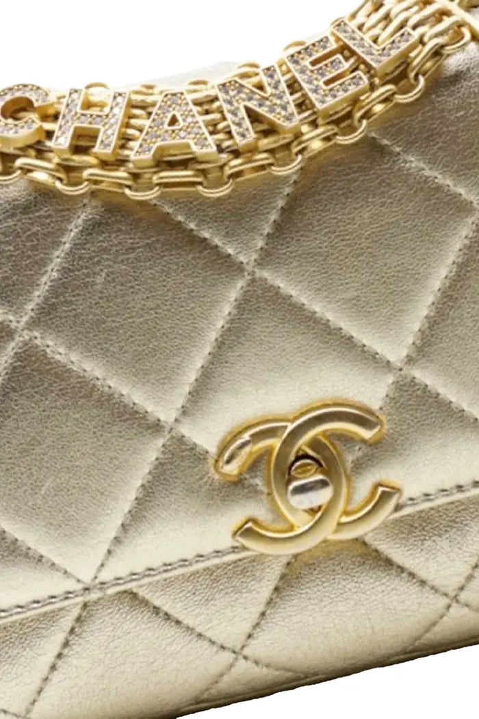 Flapbag Matelassé en Cuir d'Agneau Doré, artículo de segunda mano, zoom con cadena dorada Chanel