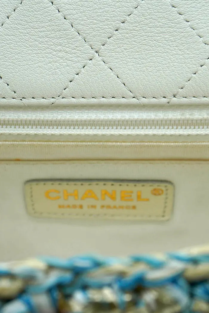 Zoom auf das Innenlogo Chanel Sammlerstück der Croisière 2017.