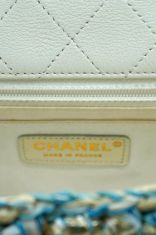 Zoom auf das Innenlogo Chanel Sammlerstück der Croisière 2017.