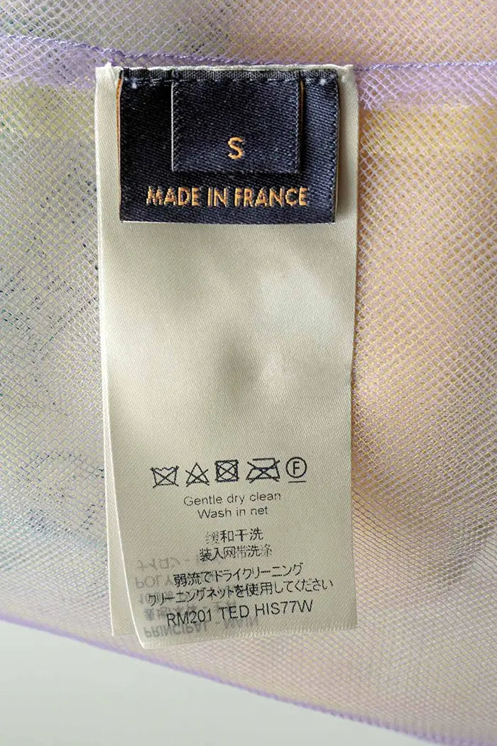 Camiseta Louis Vuitton Tulle Bleu con motivo Monogram, artículo de segunda mano, zoom en la etiqueta de composición 
