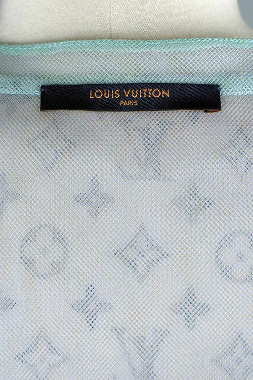 Louis Vuitton Tulle Bleu T-shirt with Monogram motif, pre-owned item, zoom on Louis Vuitton label