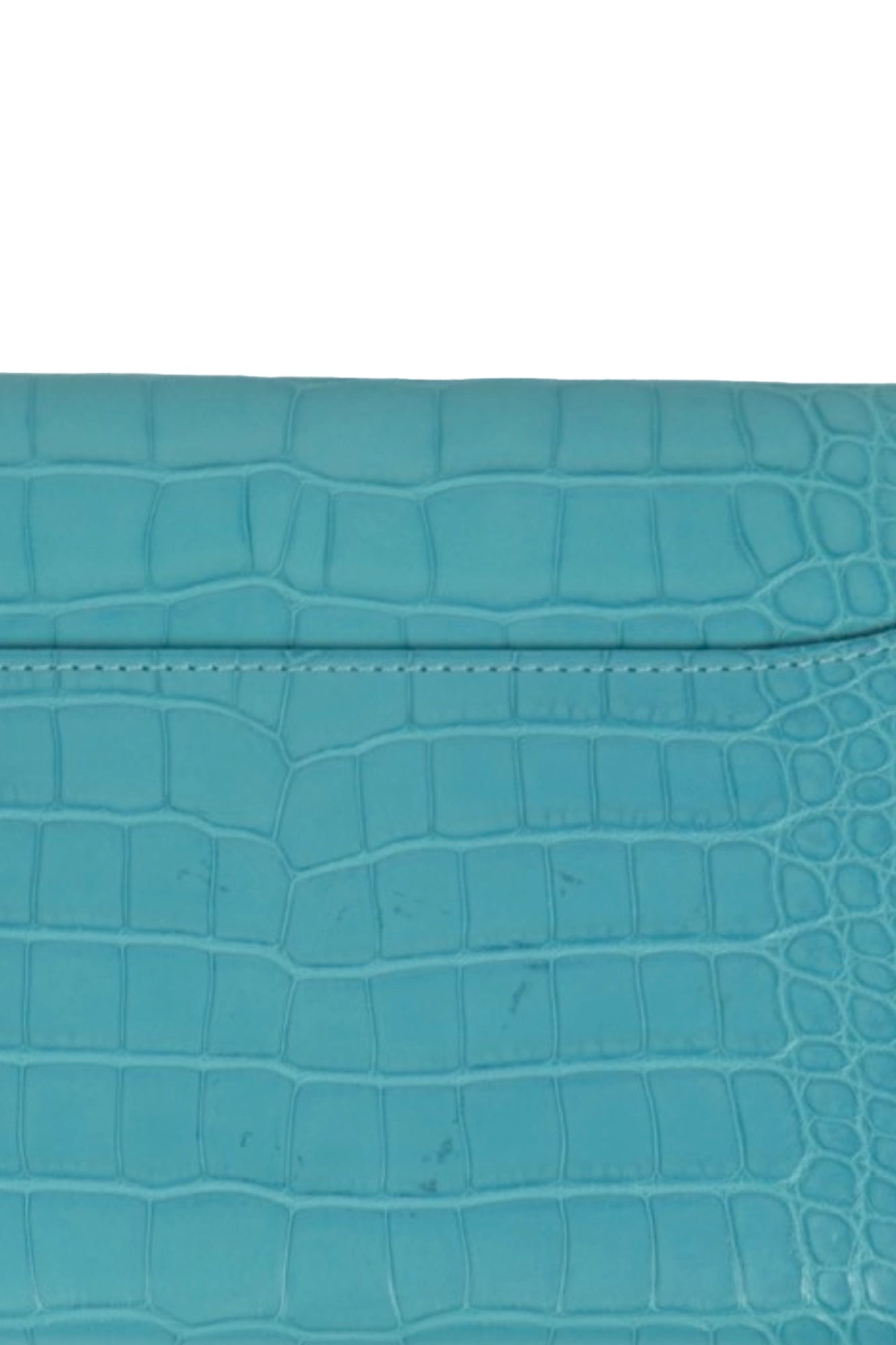 Close-up of turquoise-blue alligator leather, reference 1000052. Preloved luxury, Reench.