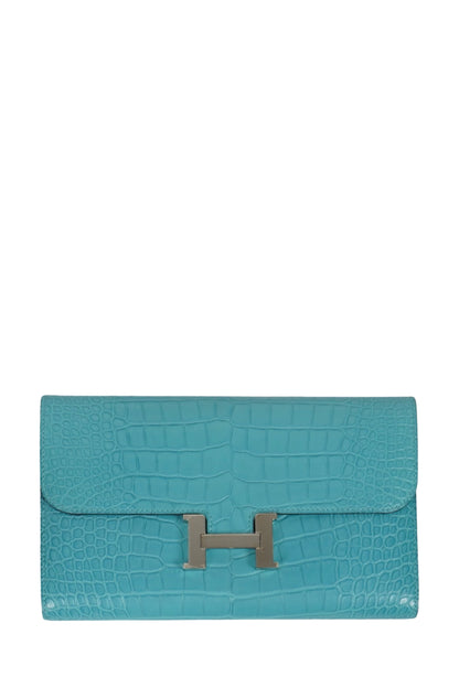 Constance wallet by Maison Hermès in turquoise-blue alligator leather is the epitome of French luxury, reference 1000052. Reench, preloved luxury, Paris.