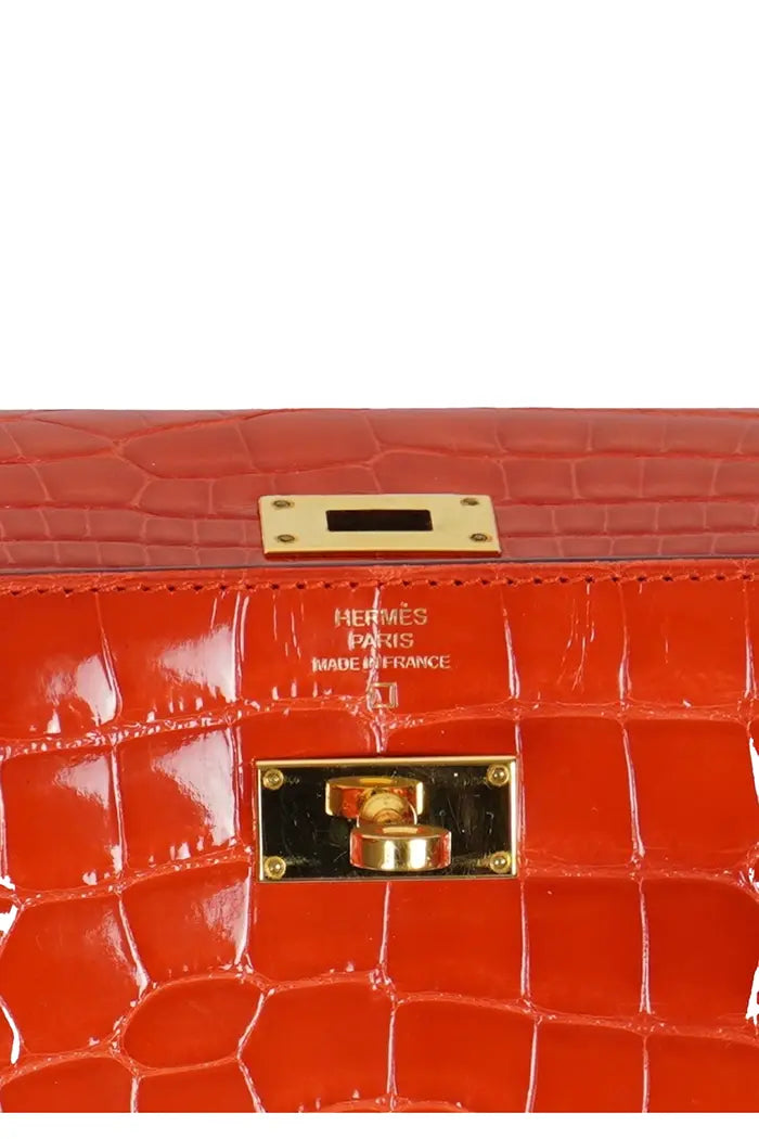 Cartera Hermes Kelly de piel de caimán naranja, artículo de segunda mano, zoom sobre piel