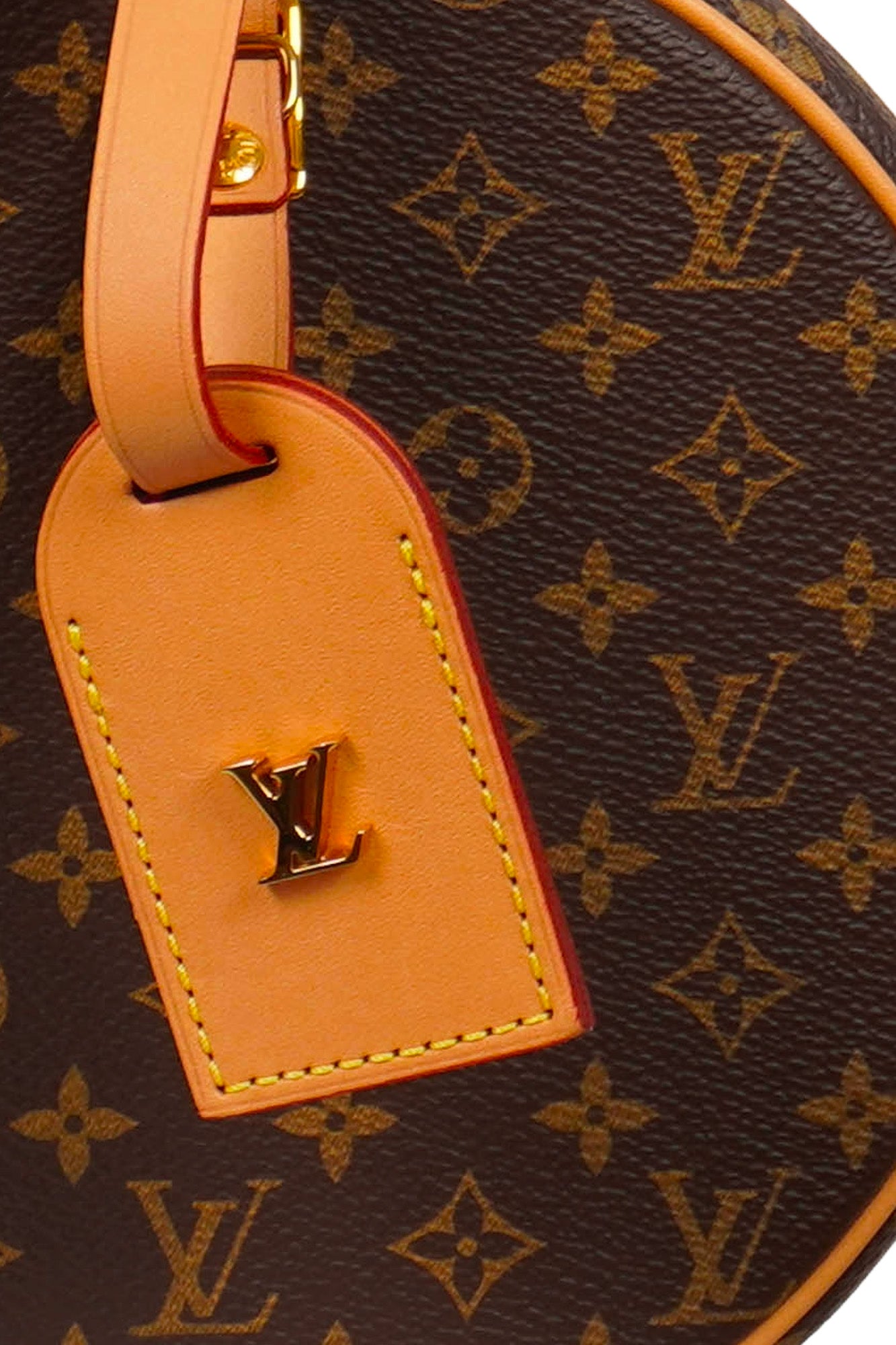 Close-up of bag detail with Louis Vuitton logo, Monogram Canvas Hat Box Bag ref. 1000057, Reench, second hand luxury Paris.