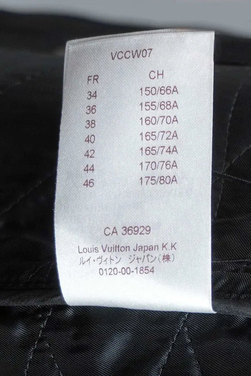 Falda Louis Vuitton de algodón blanco y negro, artículo de segunda mano, zoom en la etiqueta de la talla