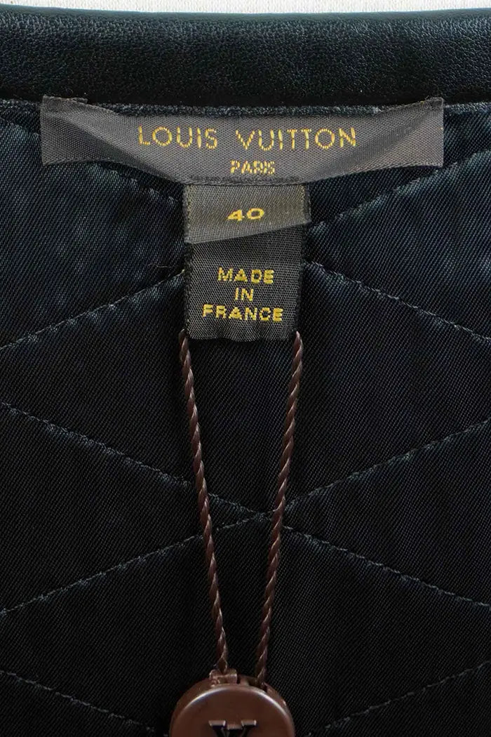 Weißer und schwarzer Louis Vuitton Rock aus Baumwolle, gebrauchter Artikel, Zoom auf das Etikett. Nie getragener Louis Vuitton Artikel