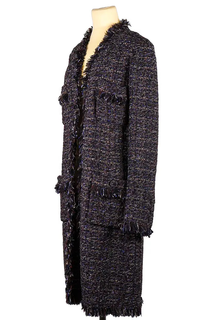 Chanel abrigo largo de tweed con flecos Abrigo de tweed, artículo seminuevo, 3/4 vista