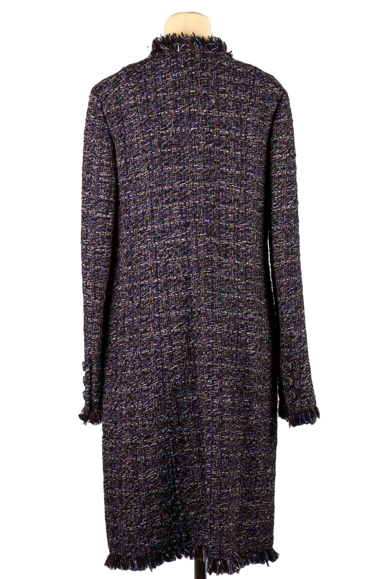 Back view of long tweed coat Chanel with fringes, ref. 1000062. Reench, preloved.