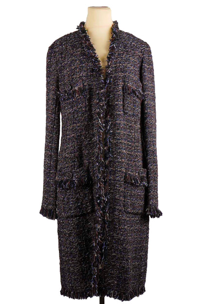 Chanel, Long Tweed coat with fringes,from the 2019 Fall-Winter collection, reference 1000062. Preloved Reench.