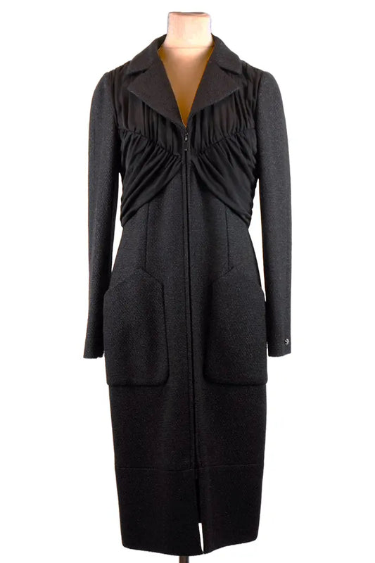 Vestido negro de lana Chanel, artículo de segunda mano, vista frontal