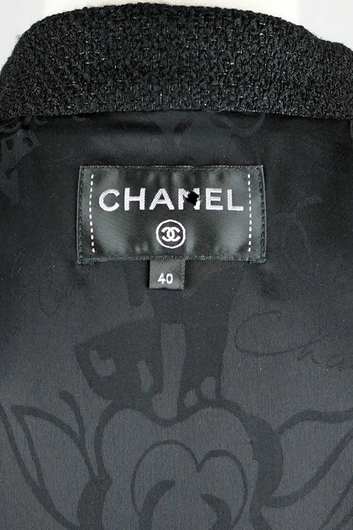 Vestido de lana negro Chanel, artículo de segunda mano, zoom etiqueta Chanel