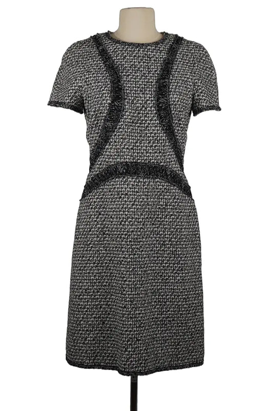 Vestido Grise en Tweed Chanel, artículo de segunda mano, vista frontal