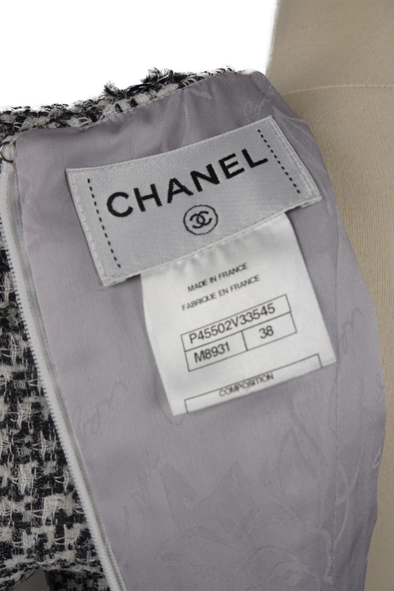 Zoom of Chanel label, size 38 FR. Ref. 1000070, Gray tweed Chanel dress, Reench preloved.