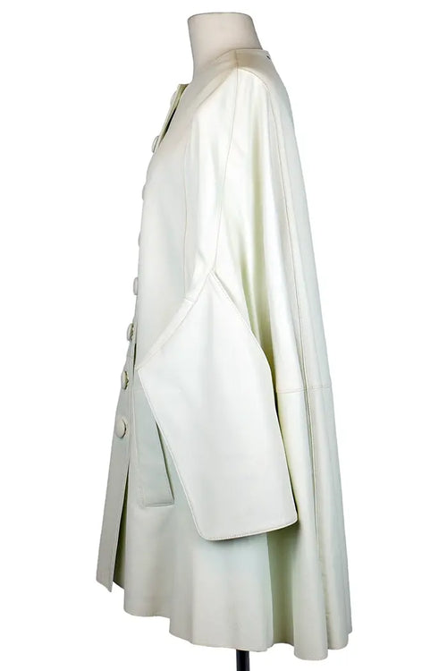 Lanvin White Lambskin Cape, artículo de segunda mano, vista lateral