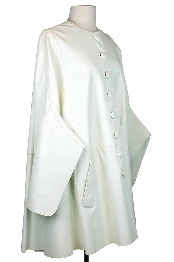 Lanvin White Lambskin Cape, artículo de segunda mano, 3/4 vista frontal
