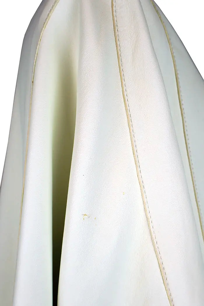 Lanvin White Lambskin Cape, artículo seminuevo, atención a la calidad de la piel