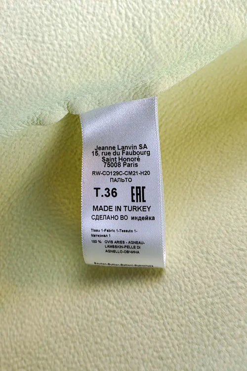 Lanvin Capa de piel de cordero blanca, artículo de segunda mano, zoom en la etiqueta de la talla