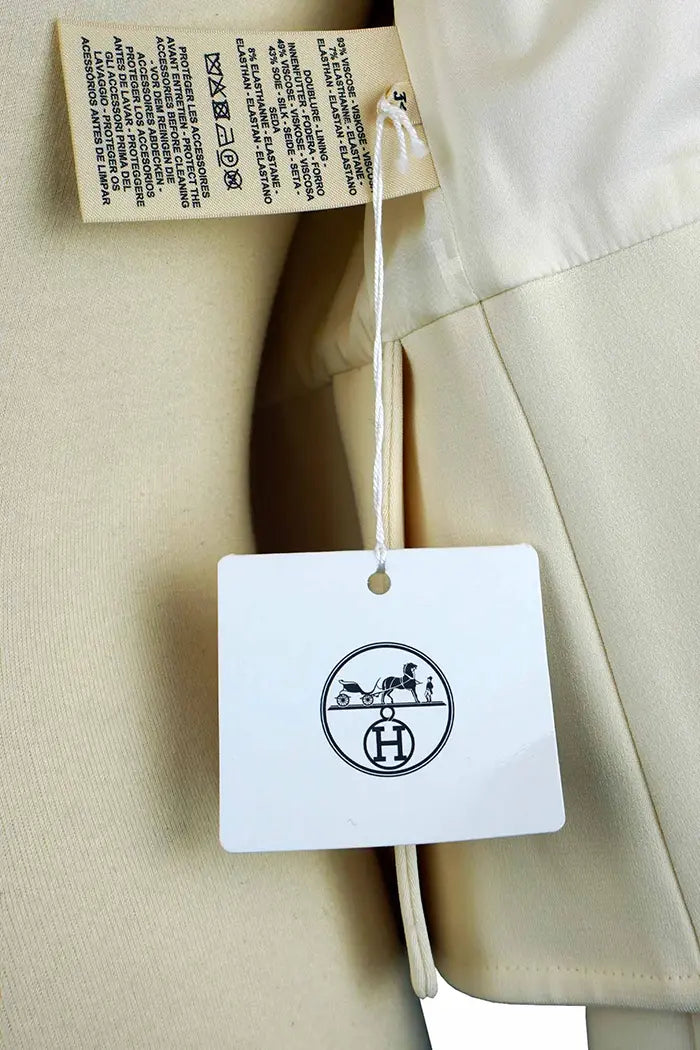 Hermes Micro Zipped Jersey Chaqueta Milano Ecru, artículo de segunda mano, zoom en la etiqueta original
