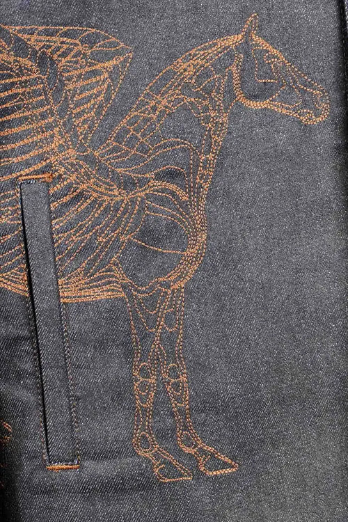 Hermès Icone au Carré-Jacke aus Jeans, gebrauchter Artikel, Zoom auf das gestickte Pferdemotiv
