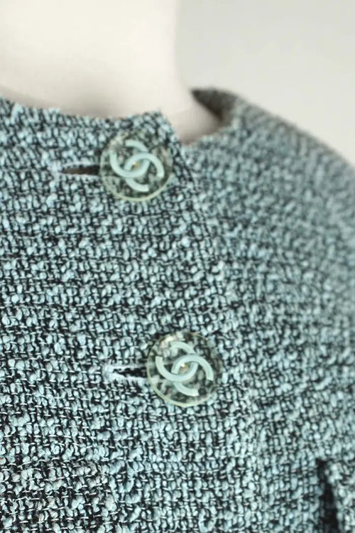 Veste Bleue en Tweed, article d'occasion, zoom sur les boutons CC