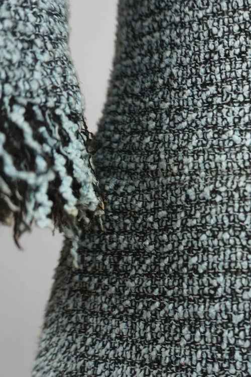 Veste Bleue en Tweed, article d'occasion, zoom sur les franges des manches