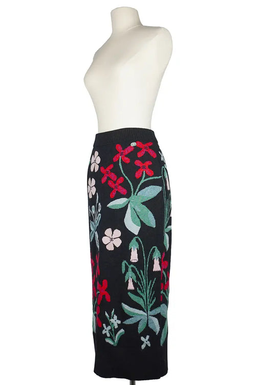Long black cashmere skirt, Métier d'art 2020/21 collection, pre-owned item, 3/4 view
