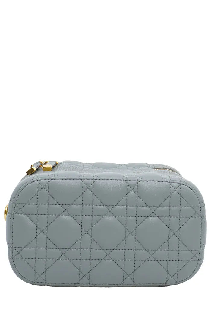 Dior graue Vanity-Tasche aus Leder mit Kannelin-Muster, gebrauchter Artikel, Zoom auf den Schulterriemen