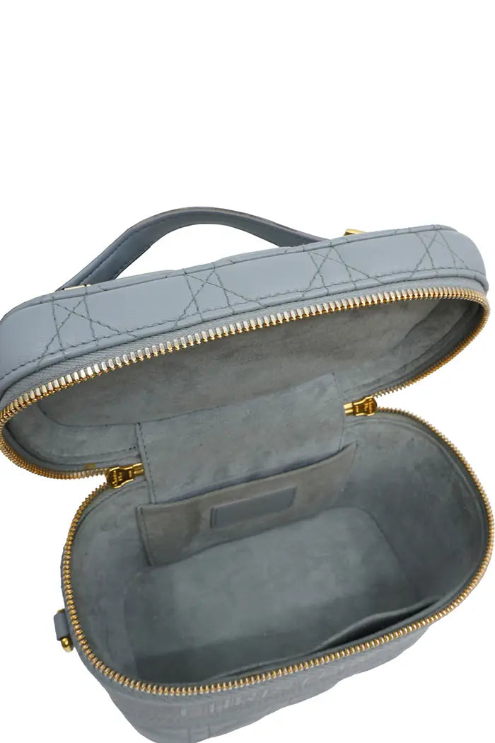 Dior graue Vanity-Tasche aus Leder mit Kannelin-Muster, gebrauchter Artikel, Ansicht der offenen Tasche