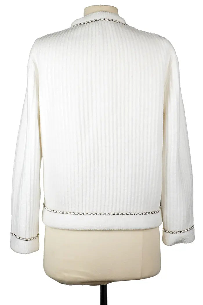 Cardigan Chanel blanc, collection Automne/Hiver 2022, article d'occasion, vue de dos