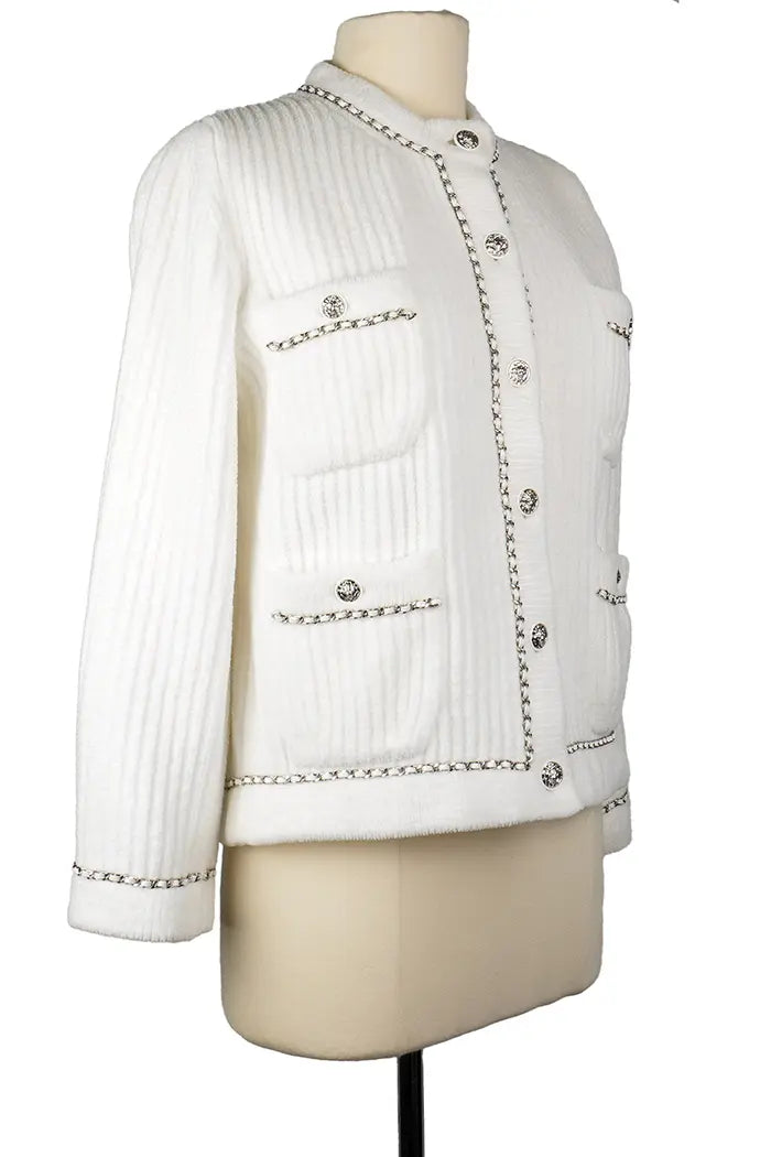 Cardigan Chanel blanc, collection Automne/Hiver 2022, article d'occasion, autre vue de 3/4