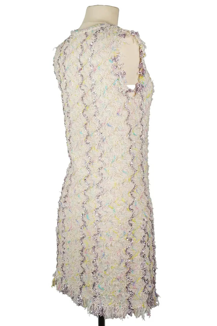 Robe Chanel en tweed, article d'occasion, vue 3/4 de dos