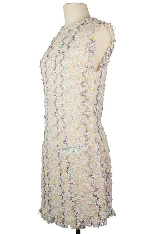 Robe Chanel en tweed, article d'occasion, vue de 3/4