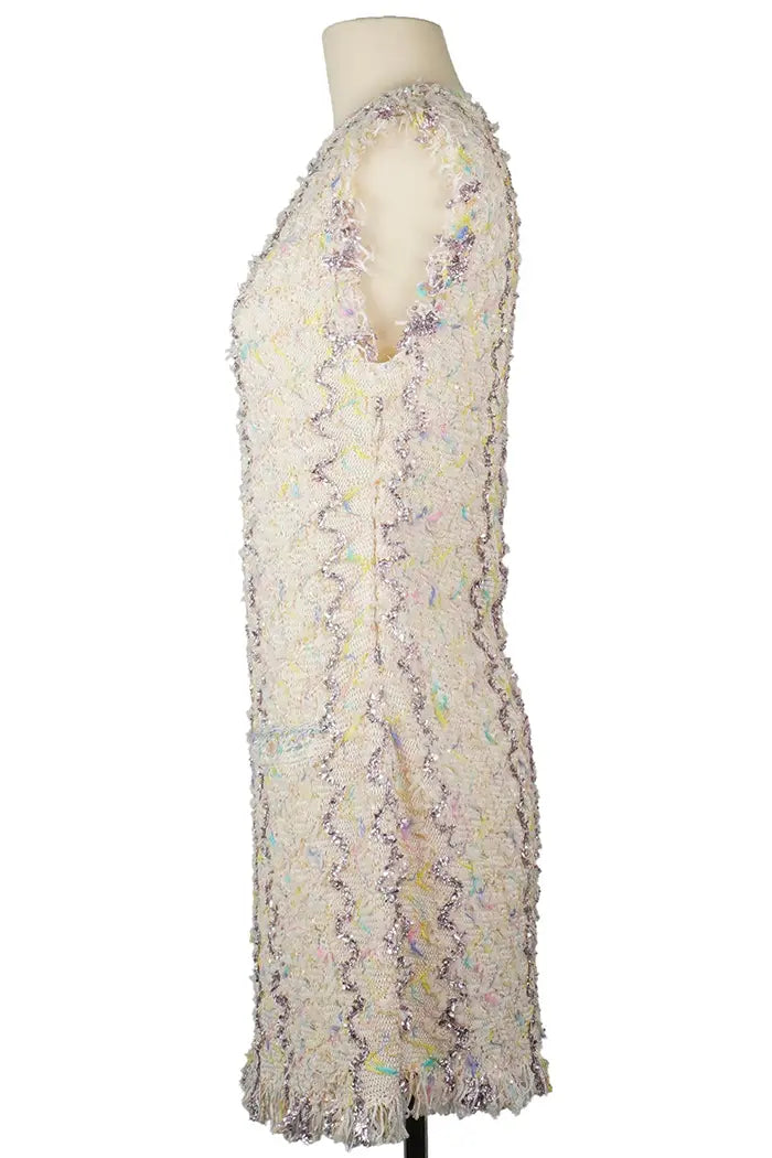 Robe Chanel en tweed, article d'occasion, vue de côté