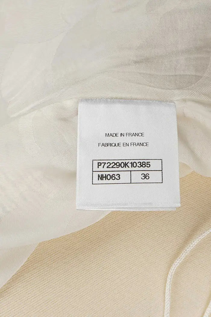 Robe Chanel en tweed, article d'occasion, zoom sur l'étiquette de taille