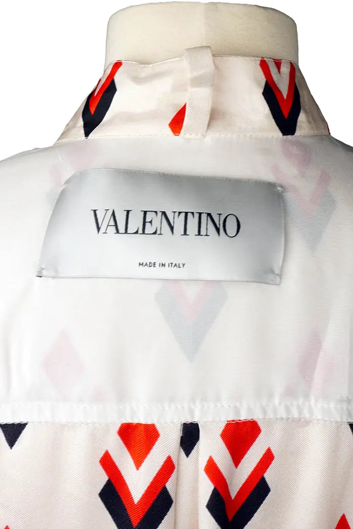 Vestido Valentino de seda plisada marfil, artículo de segunda mano, zoom en la etiqueta Valentino