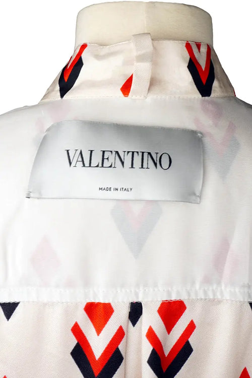 Vestido camisero Valentino de seda plisada marfil, artículo de segunda mano, zoom en la etiqueta Valentino