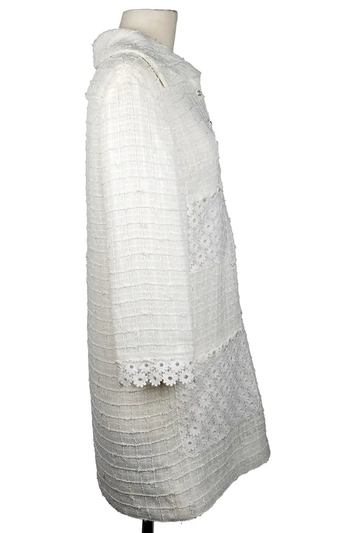 Robe-chemise Chanel en tweed et dentelle blanche, Paris-Capri Resort, article d'occasion, vue de côté