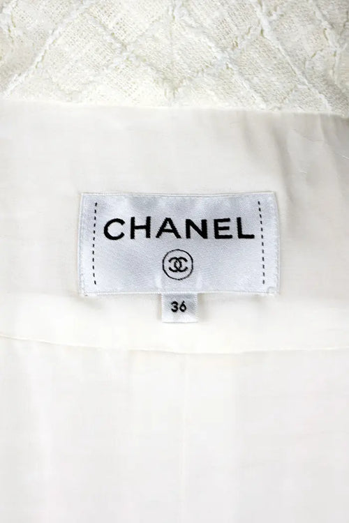 Chanel shirt-dress in tweed and white lace, Paris-Capri Resort, pre-owned item, zoom on Chanel label