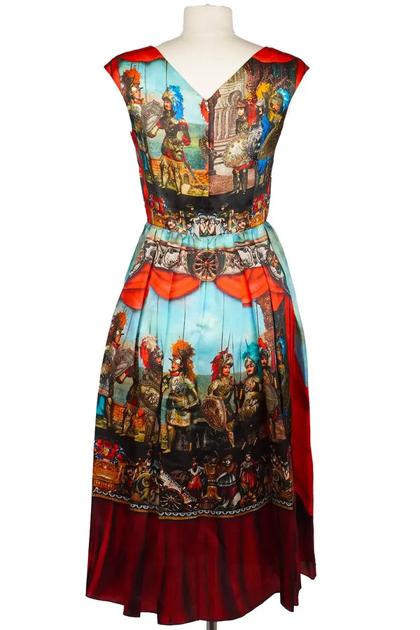 Robe sans manches Dolce & Gabbana en soie imprimée "Opera dei Pupi", article d'occasion, vue de face