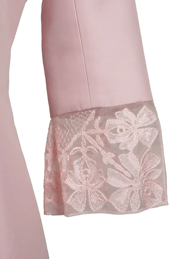 Christian Dior Kleid in Puderrosa und mit 3/4-Ärmeln, gebrauchter Artikel, Zoom auf die Spitzendetails