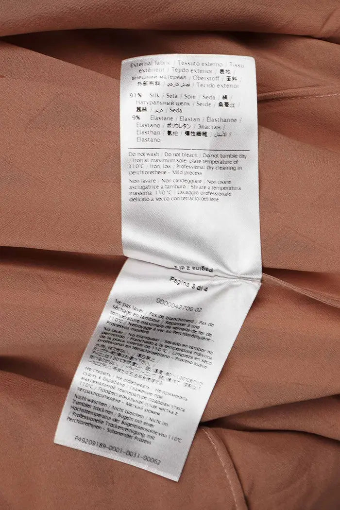 Vestido Valentino de gasa con estampado geométrico, artículo usado, zoom en la etiqueta de composición
