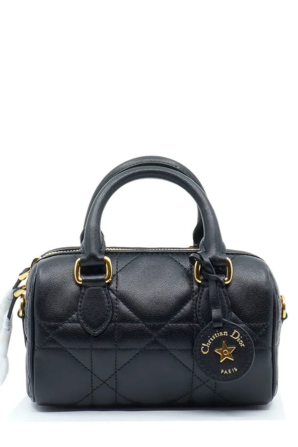 Nano sac Dior Groove 17 en cuir de veau noir, article d'occasion, vue de face