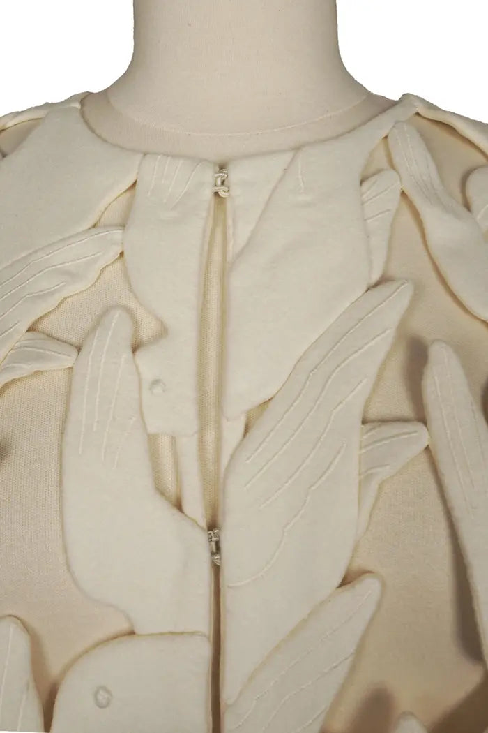 Valentino openwork cape in white virgin wool and cashmere, pre-owned item, zoom on the hook closure