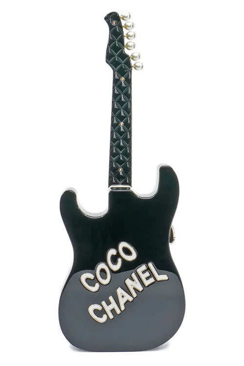 Bolso de mano guitarra Chanel, colección 24A Métiers d'Art, artículo de segunda mano, zoom en la parte posterior