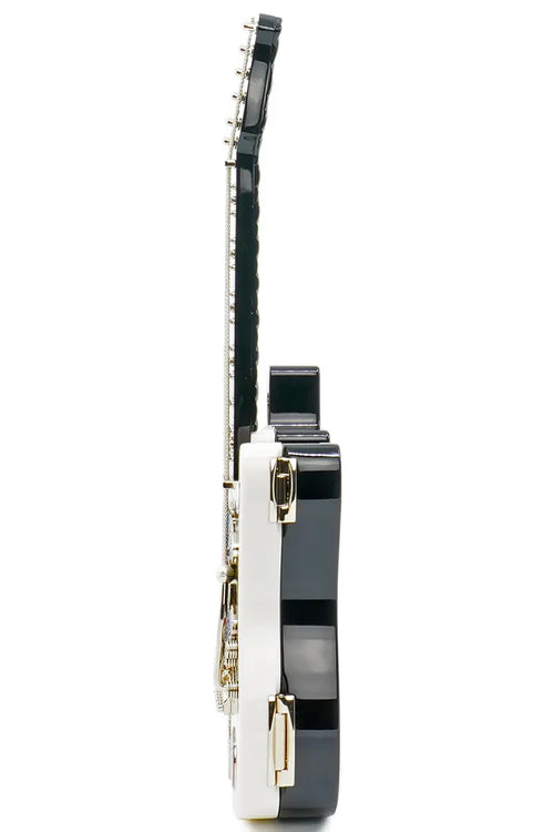 Bolso de mano Chanel Guitar, colección 24A Métiers d'Art, artículo de segunda mano, vista del lado izquierdo