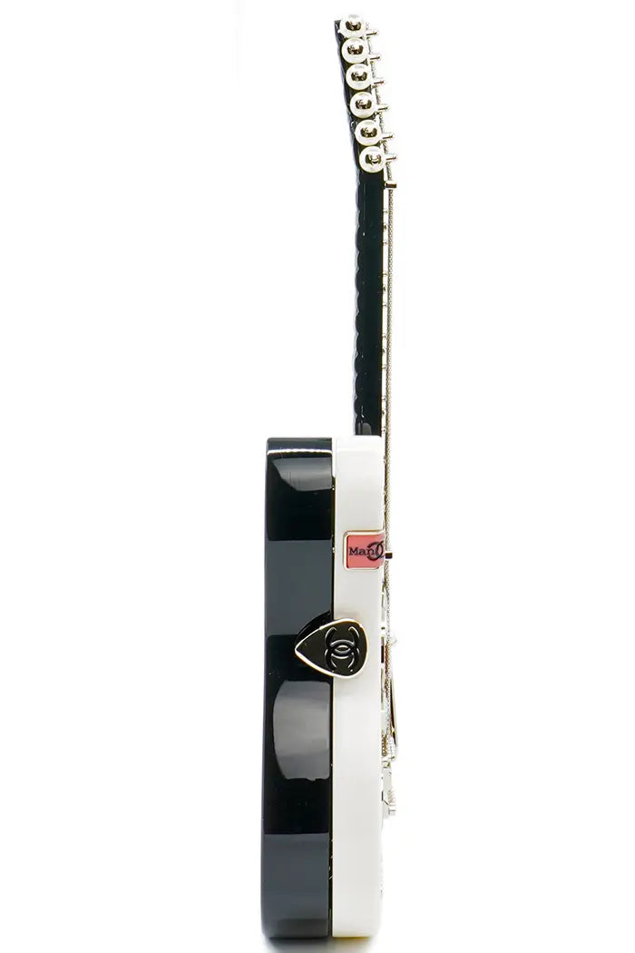 Bolso de mano Chanel Guitar, colección 24A Métiers d'Art, artículo de segunda mano, vista del lado derecho