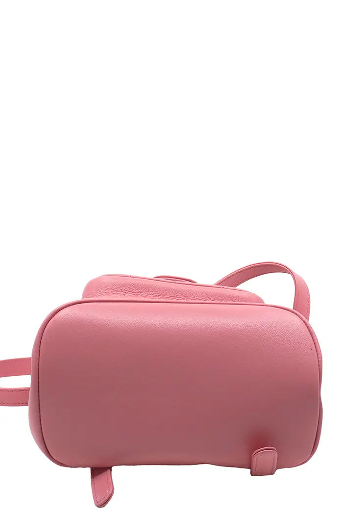 Chanel Duma Mochila  en piel de cordero acolchada rosa empolvado, artículo de segunda mano, vista desde abajo